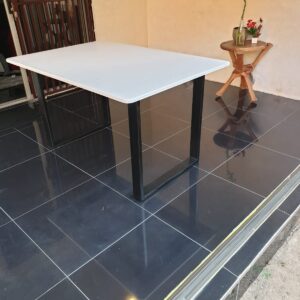 eezi quartz table white