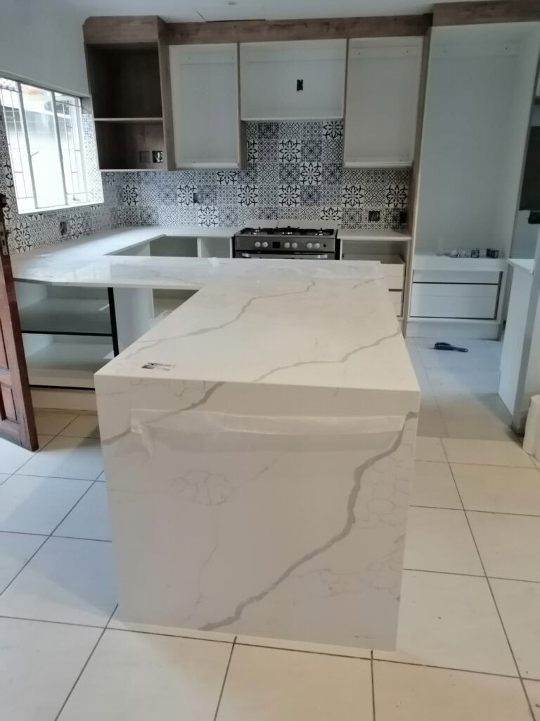 calacatta fine eezi quartz